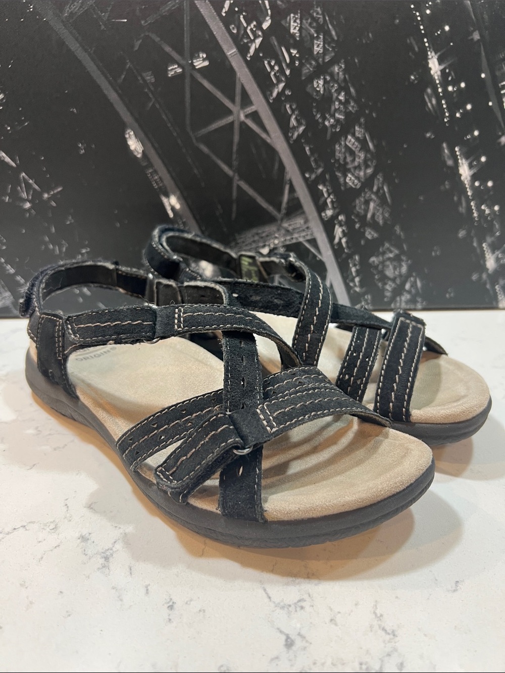 Earth Origins multi-strap black leather sandals size 7.5